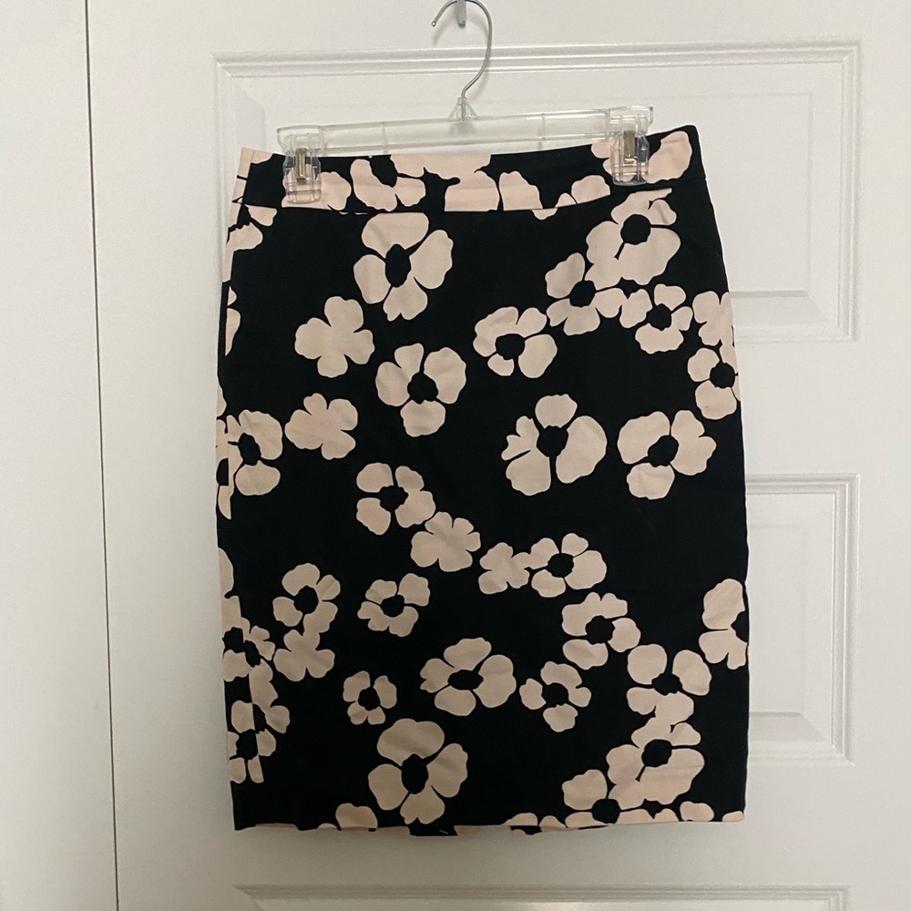 LOFT MINI FLOWER SKIRT